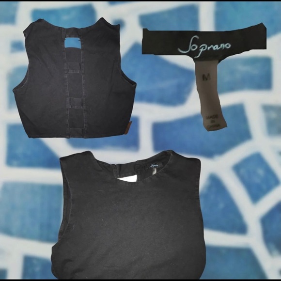 Black crop top. - Picture 2 of 3